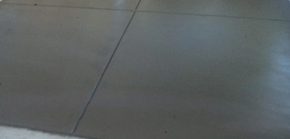підлога з міцного бетону