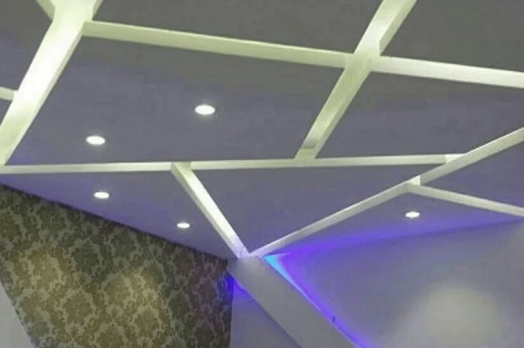 комбинированный потолок гипсокартон и натяжной с подсветкой